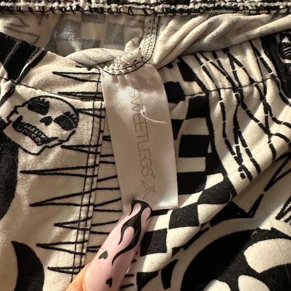 Skull Pattern Sweetlegs Leggings - Picture 3 of 3